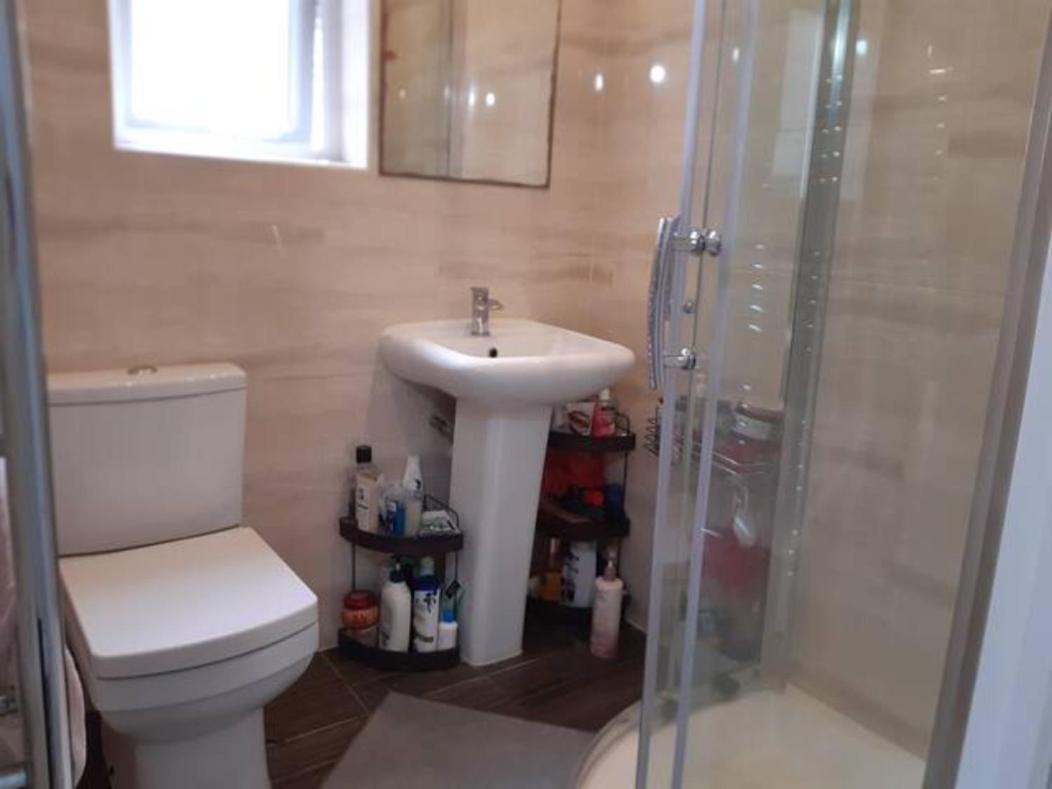 Homestay Double In Attractive Modern Victorian House London