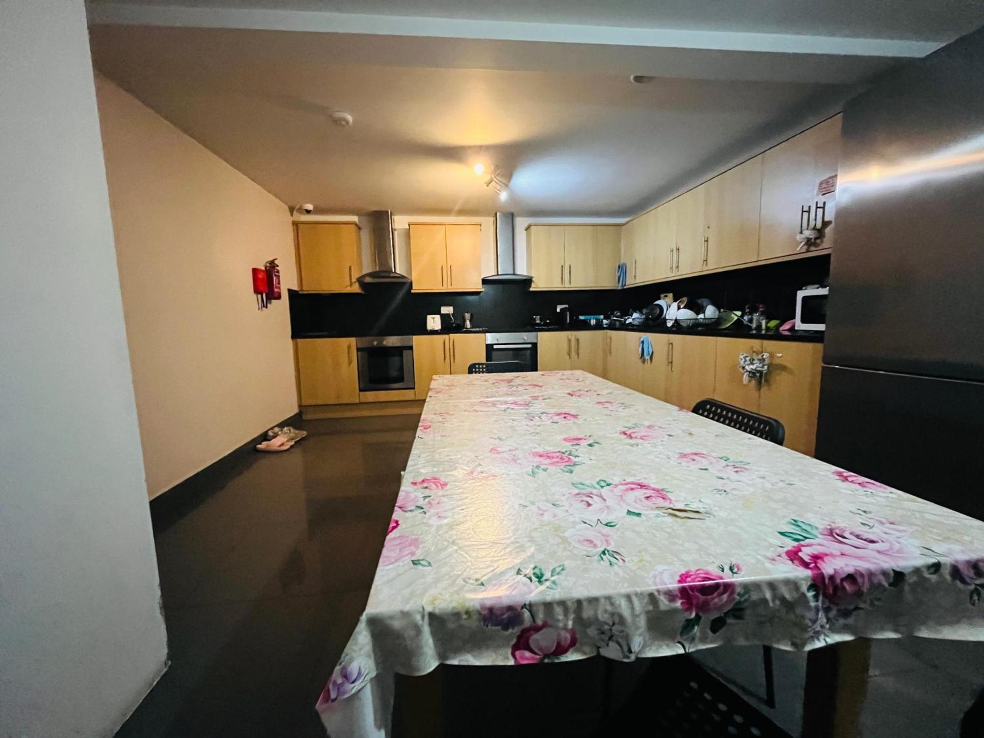 Homestay Double In Attractive Modern Victorian House